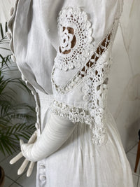 Antikes besticktes weißes Leinen-Nachmittagskleid, ca. 1910
