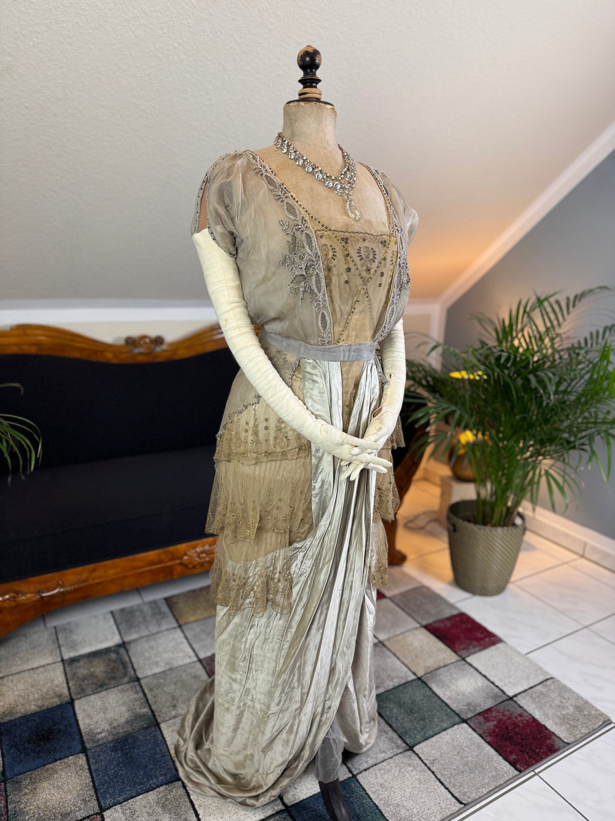 Antikes GUSTAVE BEER Abendkleid – Seidenchiffon &amp; Samt, Paris Couture ca. 1912