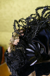 Cabochon-Blumenhaube, 1880er
