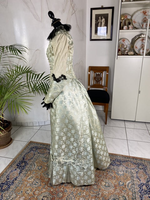 Antikes zweiteiliges Dinnerkleid aus Seidenbrokat, ca. 1898