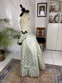 Antikes zweiteiliges Dinnerkleid aus Seidenbrokat, ca. 1898