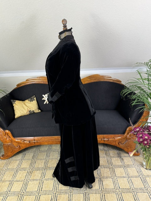 LINKER & Cie. Antikes schwarzes Samt-Gehkleid, Paris, ca. 1910