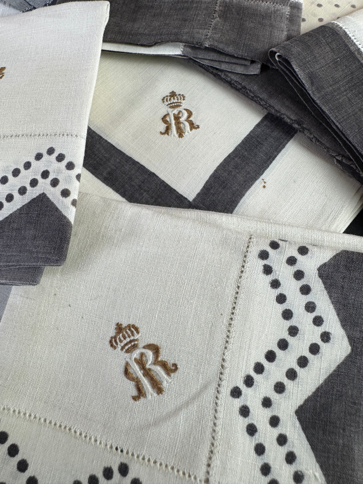 Royal antique mourning handkerchief collection c.1900 – 19 lace handkerchiefs with Württemberg monograms