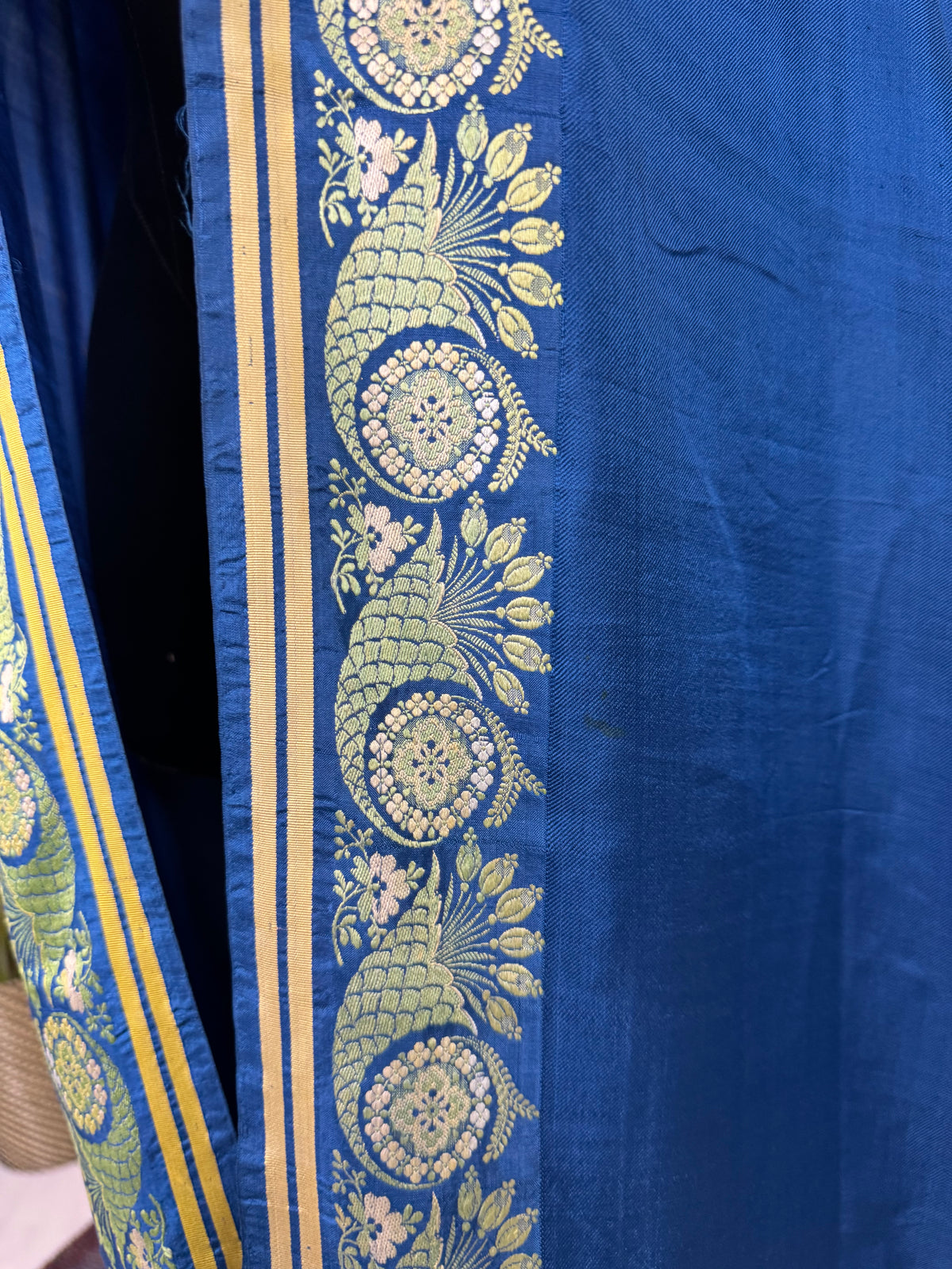 Rokoko-Eleganz in Spitalfields-Seide – Antike Stola, ca. 1790