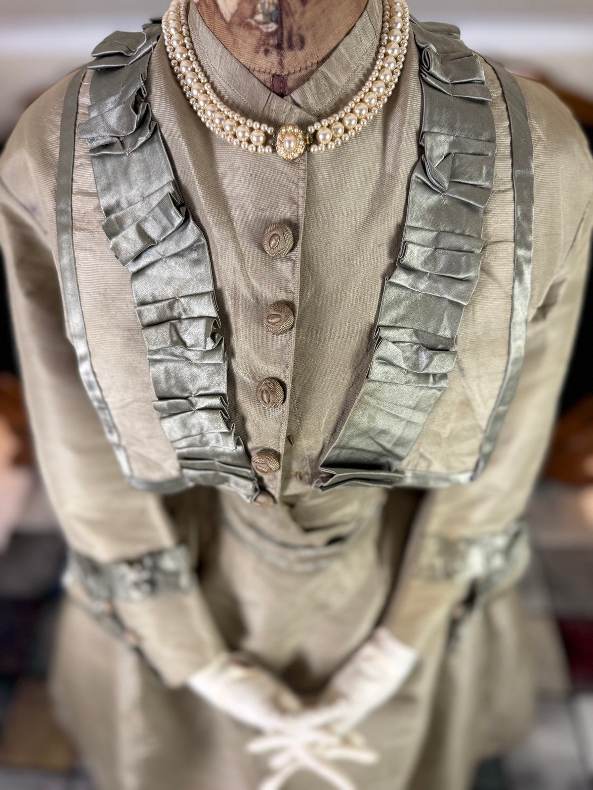Antikes viktorianisches Seidenkleid, England, ca. 1868