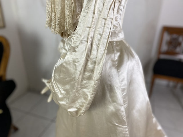 Antikes Hochzeitskleid aus Seide, ca. 1901