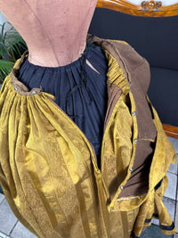 Antikes viktorianisches Tageskleid aus dunklem Goldbrokat, ca. 1858