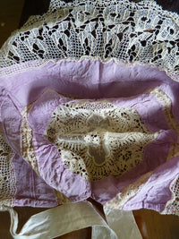 Fliederfarbene Boudoir-Mütze, 1920er Jahre