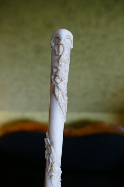Brüsseler Spitzenschirm mit Spulenapplikation, ca. 1870