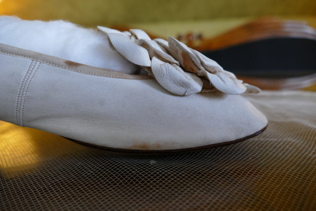 Antike Ziegenlederschuhe in Cremeweiß, ca. 1863–1870