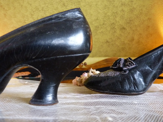 CH WOLFELT Co. Abendpumps einer jungen Dame, ca. 1904