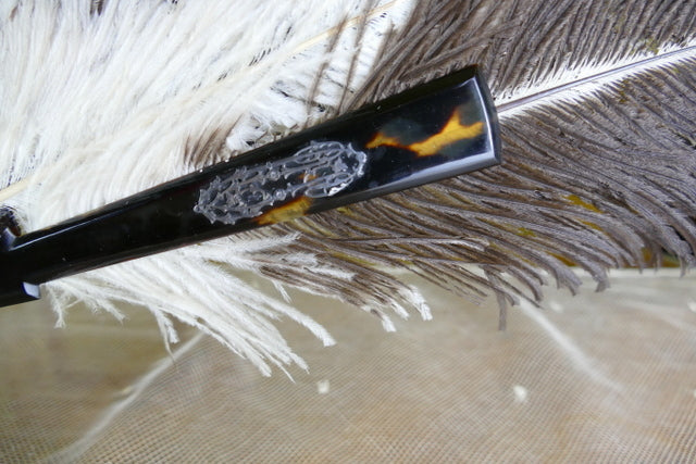 Federfächer mit Monogramm, um 1900