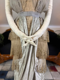 Antikes GUSTAVE BEER Abendkleid – Seidenchiffon &amp; Samt, Paris Couture ca. 1912