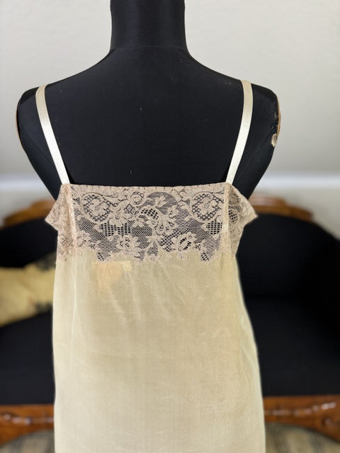 MARSHALL FIELD & Co. Antikes Hemd, 1920er – Gelbes Seiden- & Spitzen-Dessouskleid