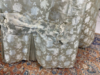 Antikes zweiteiliges Dinnerkleid aus Seidenbrokat, ca. 1898
