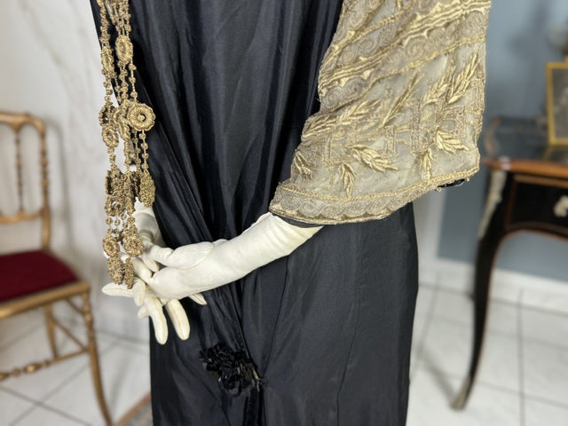 STRAWBRIDGE &amp; CLOTHIER Mantel, Philadelphia, ca. 1912