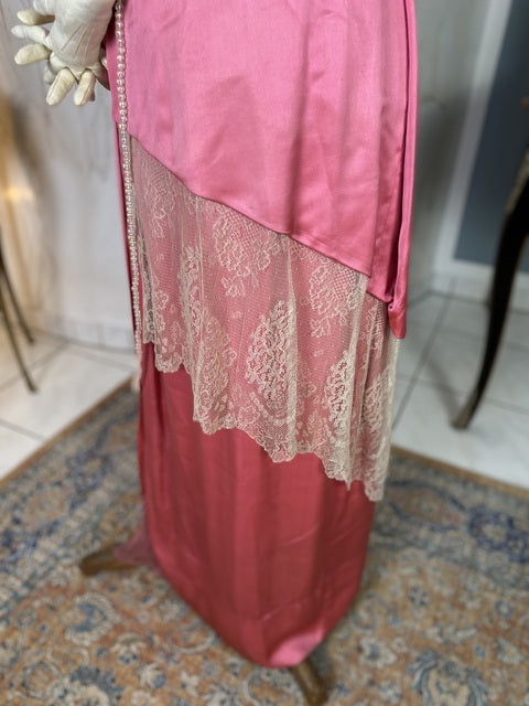 Rosa Satin-Abendkleid aus der Titanic-Ära, ca. 1912