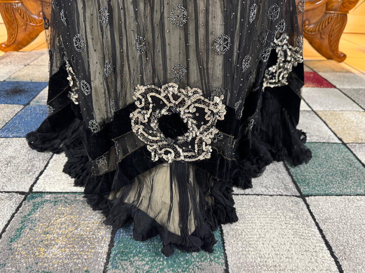 MARC WALTER Außergewöhnliches Abendkleid ca. 1904 – Pariser Couture-Meisterwerk aus Spitze, Tüll und Samt
