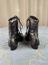 Ungetragene Schnürstiefel, ca. 1900