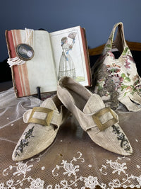 Bestickte Rokoko-Schuhe, ca. 1790