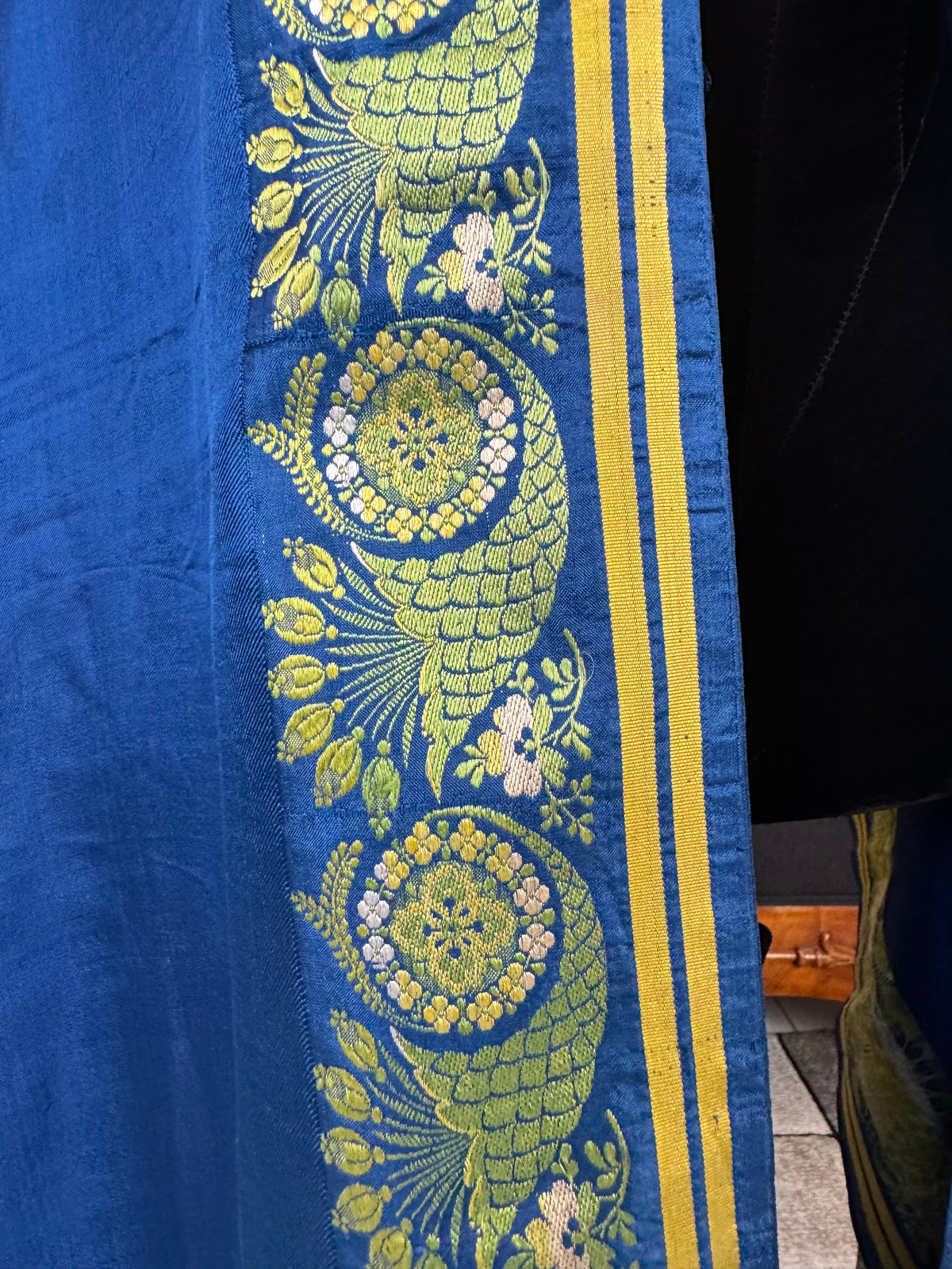Rokoko-Eleganz in Spitalfields-Seide – Antike Stola, ca. 1790
