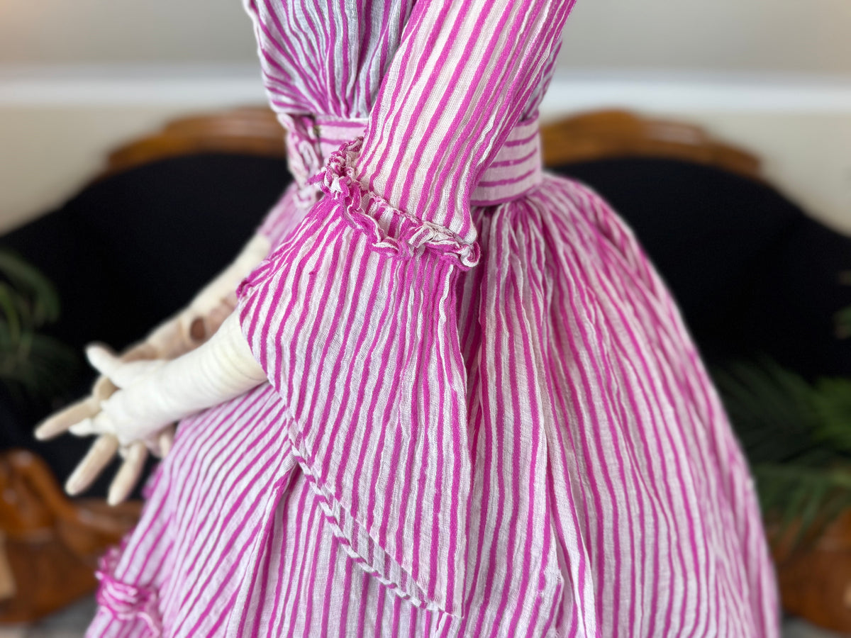 Sommerliche Eleganz einer jungen Dame – Antikes Kleid, ca. 1858