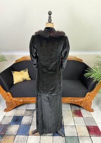 1912 American Edwardian walking dress in dark velvet with lace collar, long skirt and decorative buttons, antique gown