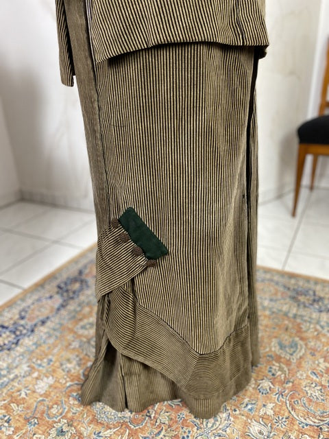 Antikes Edwardianisches Spazierkleid ca. 1912 – Gestreifte Mode des frühen 20. Jahrhunderts