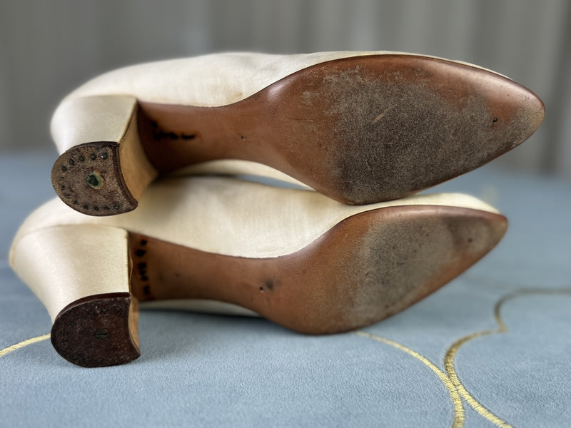 Hochzeitsschuhe aus der Titanic-Ära – Brautschuhe aus elfenbeinfarbener Seide, ca. 1912