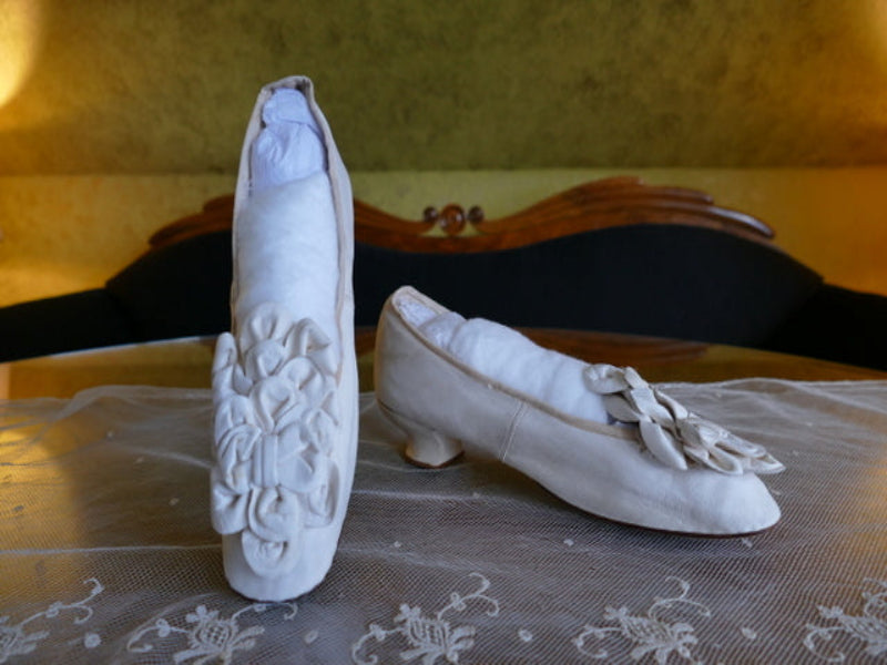 Antike Ziegenlederschuhe in Cremeweiß, ca. 1863–1870