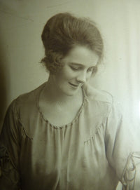 Taufkleid mit Originalfoto, England, ca. 1923 – Netz-Tüll & Spitze, Unterkleid aus Seide