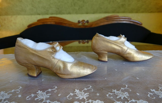 Goldene Abendpumps, ca. 1910