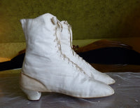 Sportliche Schnürstiefel aus Baumwollsatin, ca. 1875