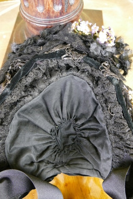 Vergissmeinnicht-Haube, 1880er Jahre