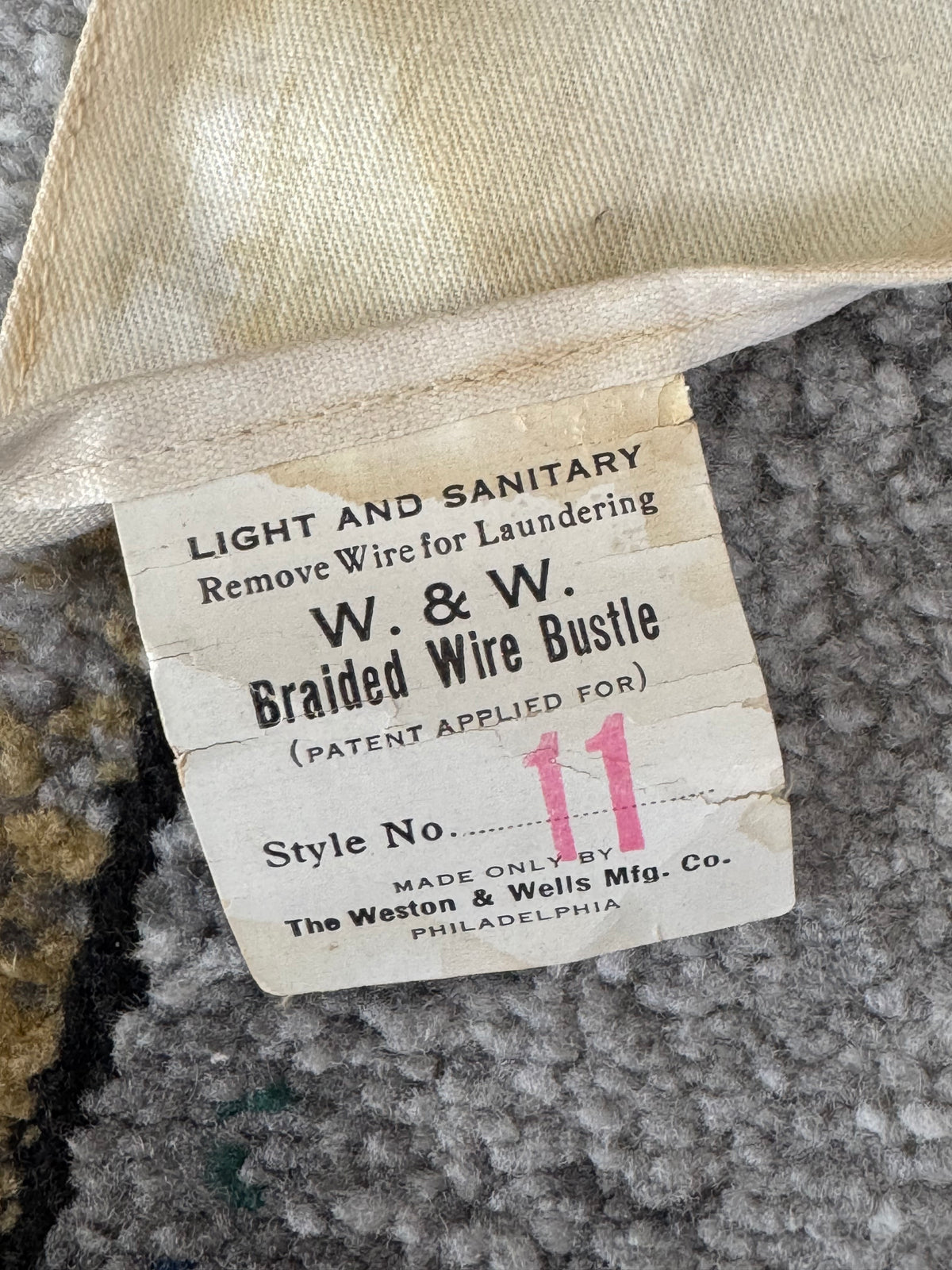 W & W Bustle Pad, Philadelphia, 1890er Jahre – Viktorianisches Unterkleid aus Baumwolle und Stahlspiralen