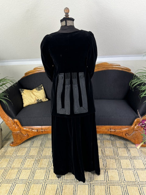 1910 Linker & Cie black velvet walking dress with decorative trimmings, front buttons and long skirt, antique gown