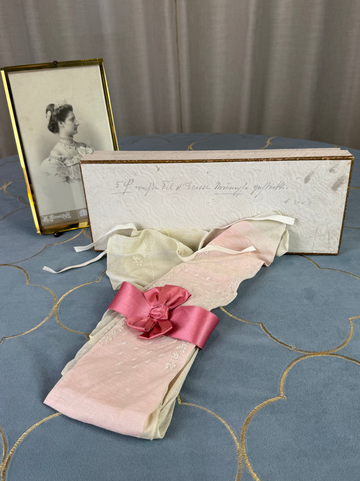 KÖNIGLICHE Strümpfe, aus dem Nachlass der Herzogin Maria Immakulata von Württemberg, geborene Erzherzogin von Österreich, 1900