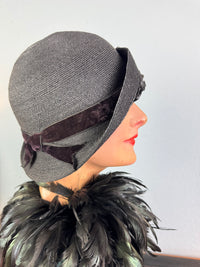 Elegant asymmetrical English 1920s straw hat with velvet appliqués, black silk lining, excellent condition