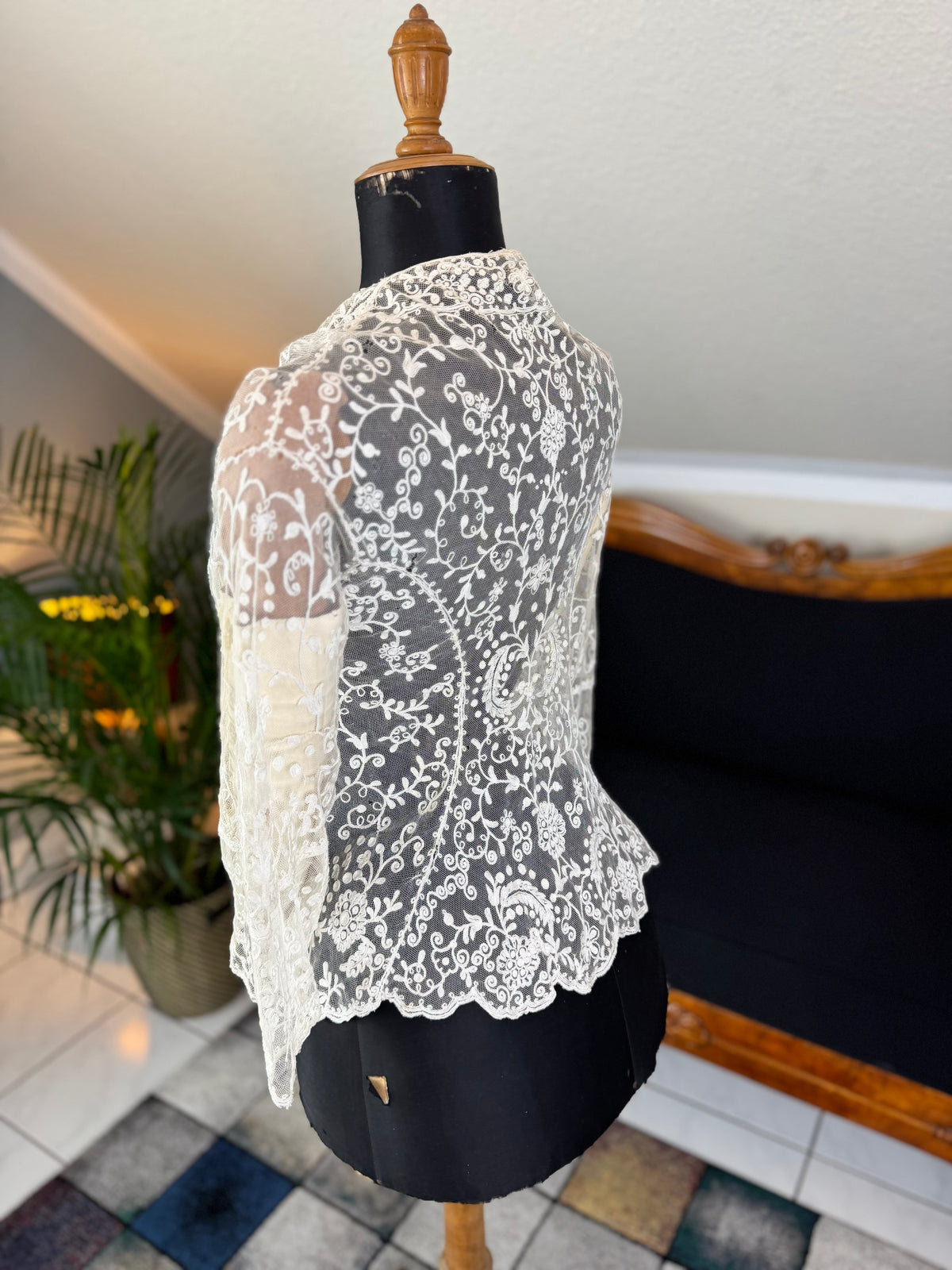 Edwardian white embroidered tulle jacket, ca. 1906, England.