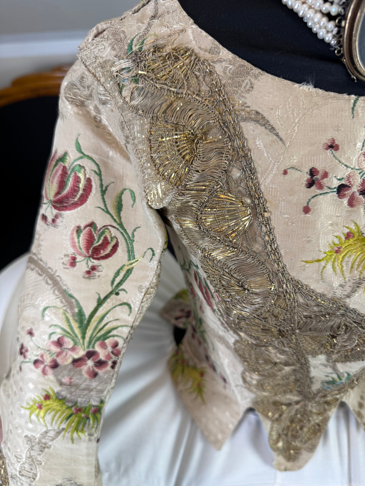 Seltenes Rokoko-Mieder, ca. 1765 – handgenähtes französisches Kleidungsstück aus dem 18. Jahrhundert