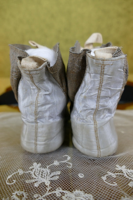 Dehnbare Seidenstiefel, ca. 1852
