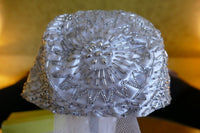 AU BON MARCHÈ Antike Kinder-Abendmütze, ca. 1900