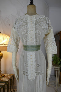 Antikes edwardianisches maltesisches Spitzen-Teekleid, ca. 1908