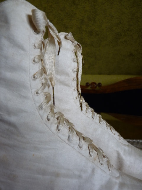 Sportliche Schnürstiefel aus Baumwollsatin, ca. 1875