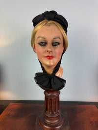 Royal‑associated German crêpe de Chine bonnet, Potsdam ca. 1880, chin bow, very well preserved.