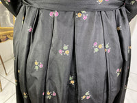 Antikes graues Seidenkleid mit Blumenmuster, ca. 1916