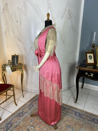Rosa Satin-Abendkleid aus der Titanic-Ära, ca. 1912