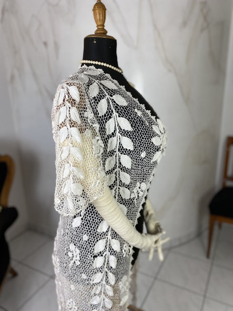 Irische Häkel-Langjacke, England, ca. 1908