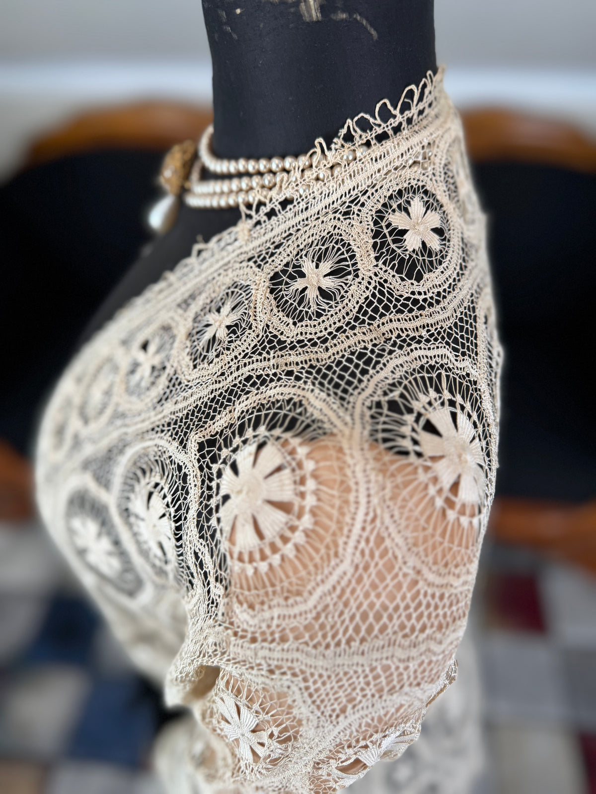 Antike Teneriffa-Spitzenjacke von 1911 – Feine Nadelspitzen-Medaillonarbeit