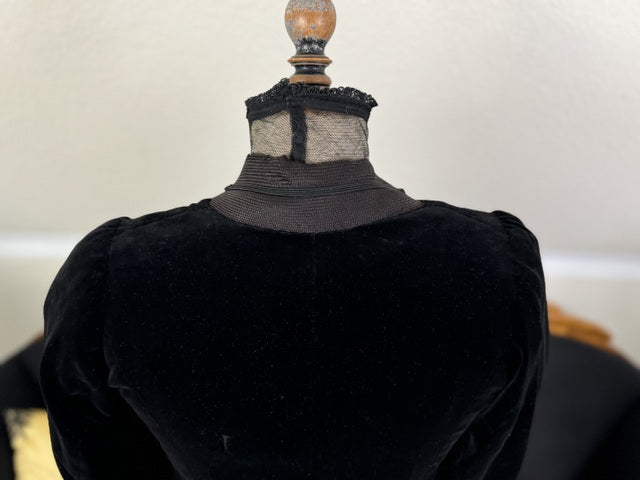 LINKER & Cie. Antikes schwarzes Samt-Gehkleid, Paris, ca. 1910